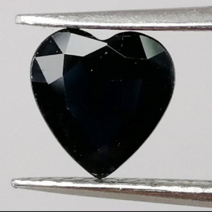 Niebieski szafir 0.91ct serduszko