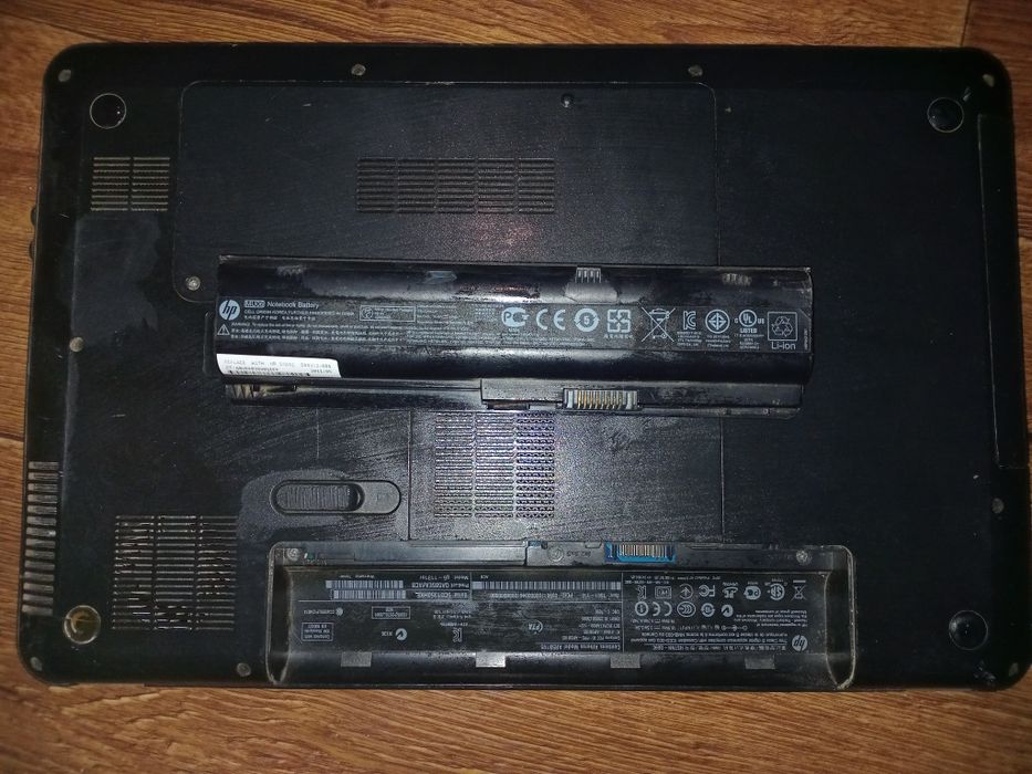 Продам ноутбук hp с батереей на запчасти