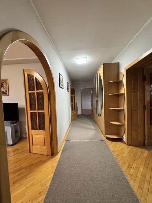 Продаж 3 кім квартири готовоі до проживання.Можна під програми