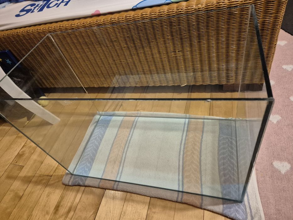 Zbiornik ok 60 litrow pojemności, 60 x 28 x 40 cm, stan bardzo dobry!