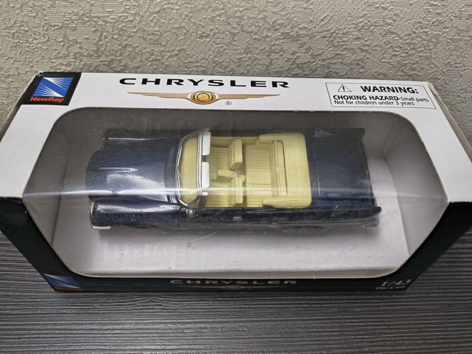 Модель авто Chrysler 300E 1959. New Ray.