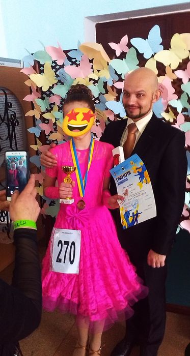 Гарне бальне плаття для танців