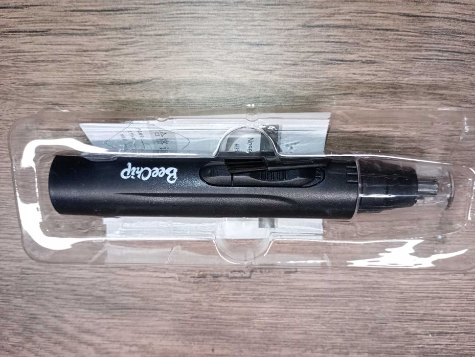 Elektryczny trymer do włosów uszu i nosa.