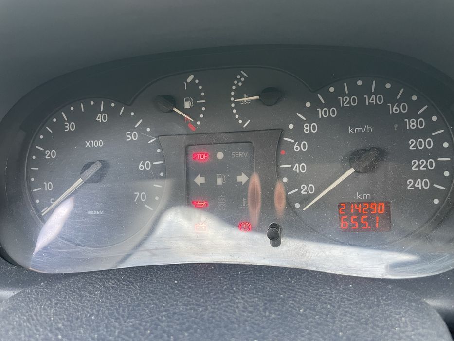 Renault Clio II 1.2 RN (5 Portas) – Ano 2000 | 215.000 km