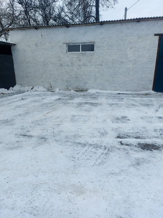 Складське приміщення та виробничі приміщення.