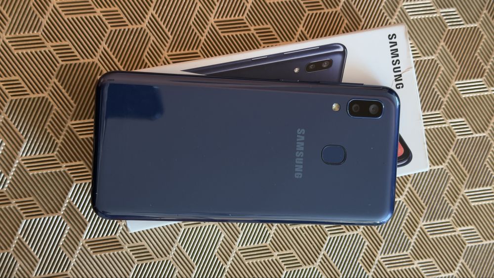 Samsung a20e stan bdb+