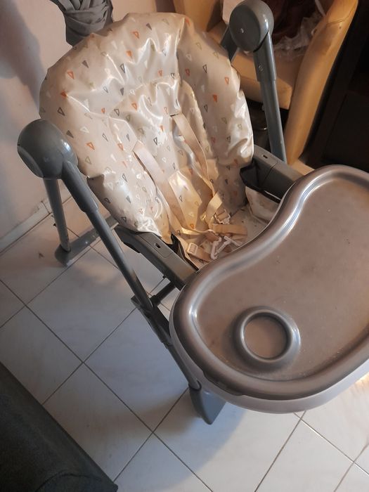 Cadeira de refeição para bebé
