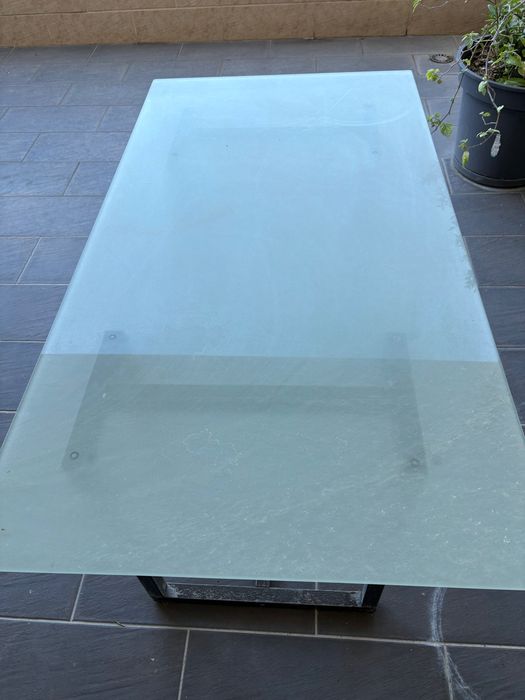 Mesa com tampo de vidro