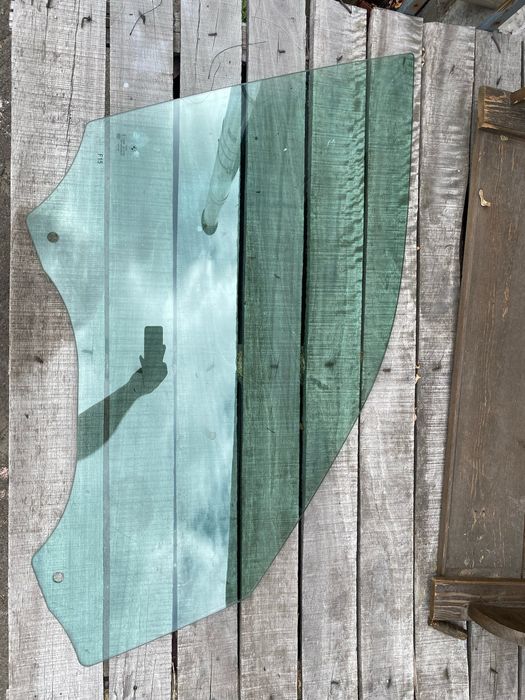 Стекло на дверь для бмв f15