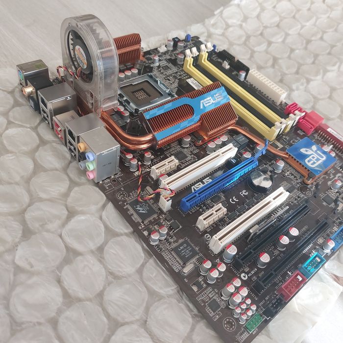 Asus P5Q Deluxe motherboard