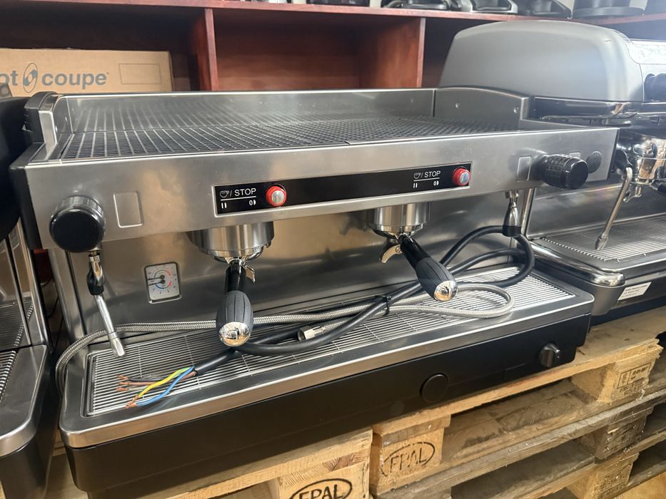 Máquina café industrial como nova, com garantia,fazemos instalação.