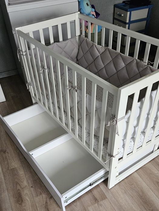 Продам дитяче ліжечко з матрасиком