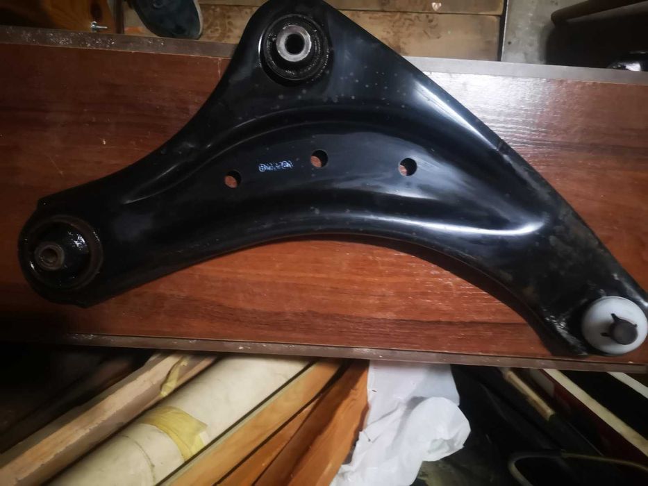 рычаг передний Nissan Leaf