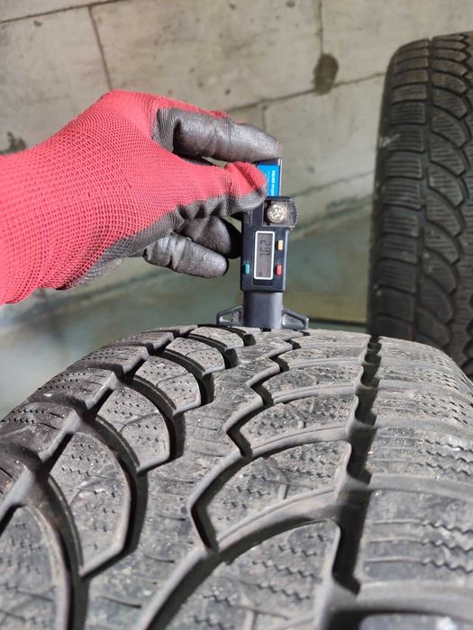 225/50 R17  Bridgestone Blizzak LM-32 шини зима