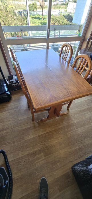 Conjunto de mesa mais cadeiras