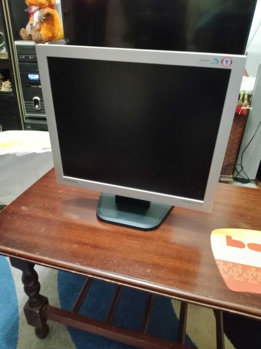 Monitor SAMSUNG modelo 710v-a