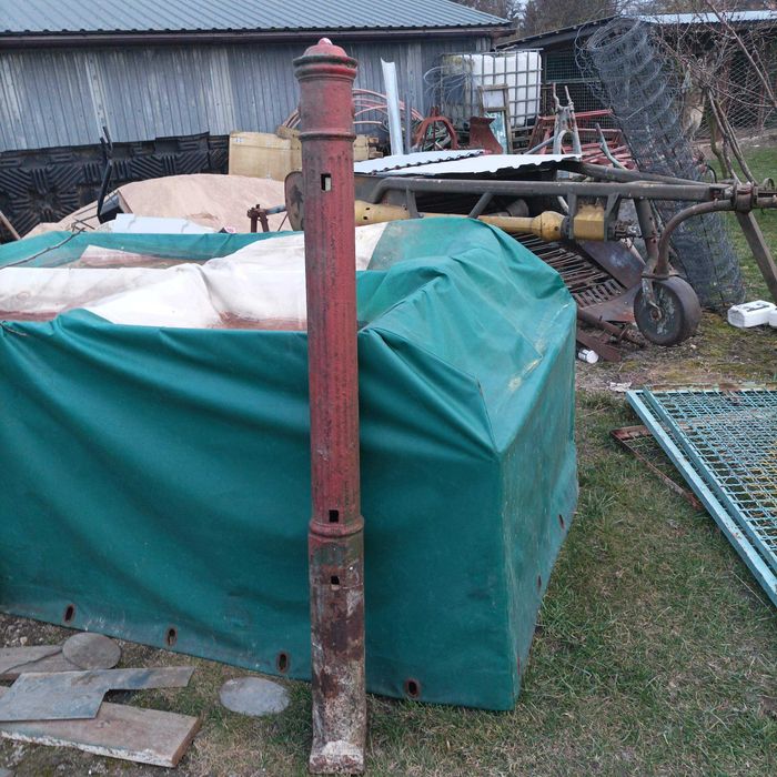 Stare słupki ozdobne kute