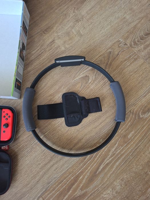 Nintendo Switch + 6 gier etui ring