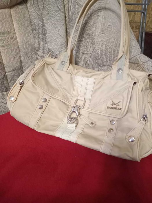 женские и мужские сумки.