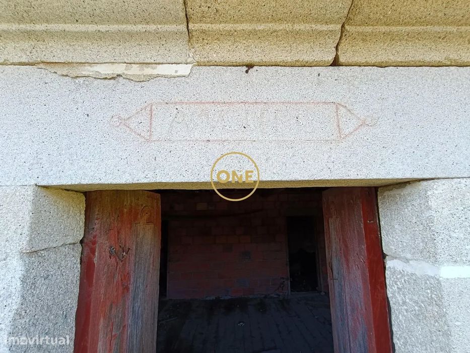 Ruina para reconstrução em Passô, Vila Verde