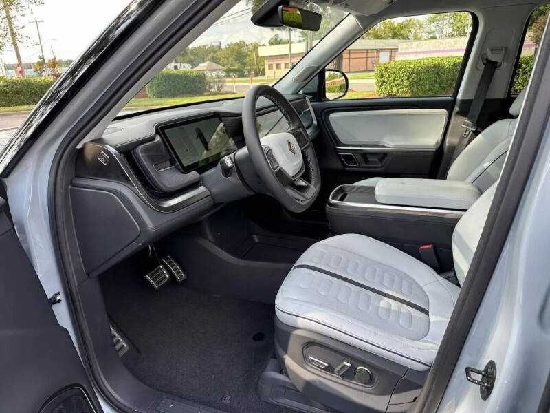 2023  Rivian  R1S