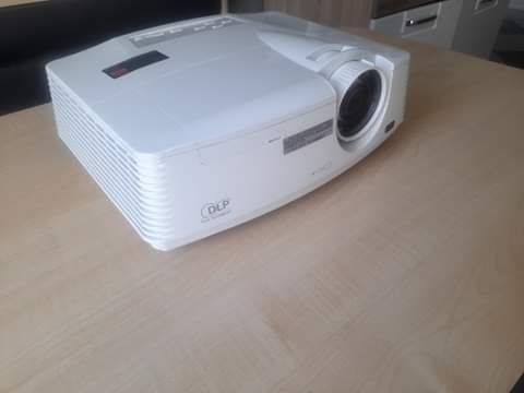 Projektor Mitsubishi wd620u