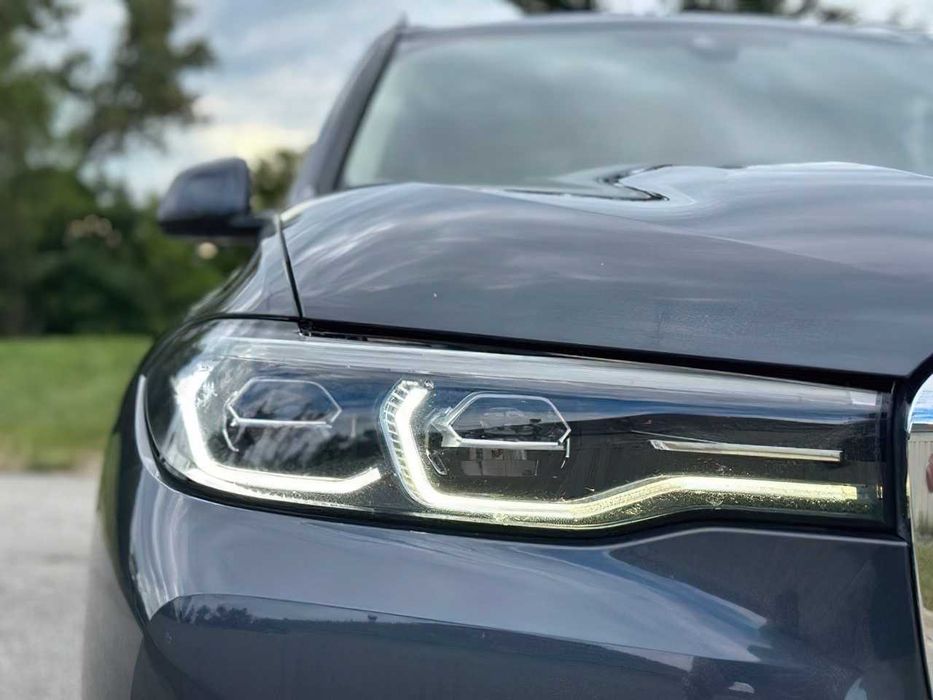 BMW X7      2021