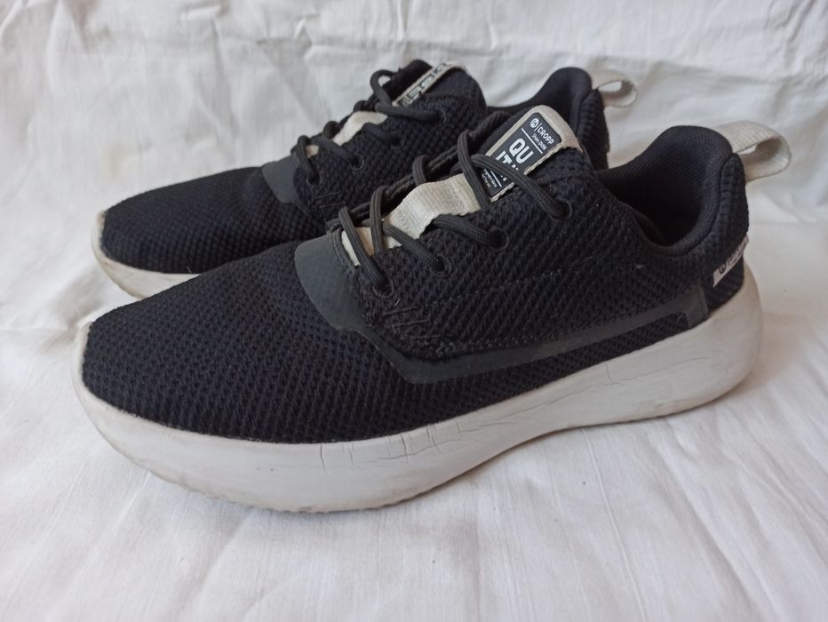 Кросівки NIKE  розмір 41,5