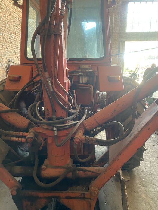 Трактор эскаватор