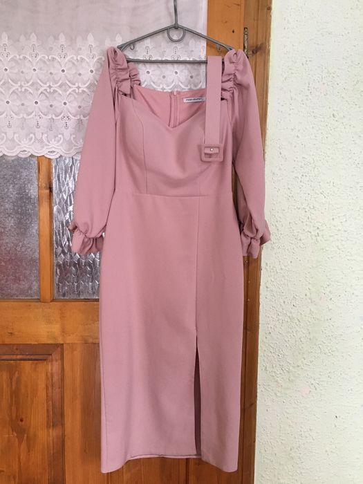 Нарядна сукня плаття