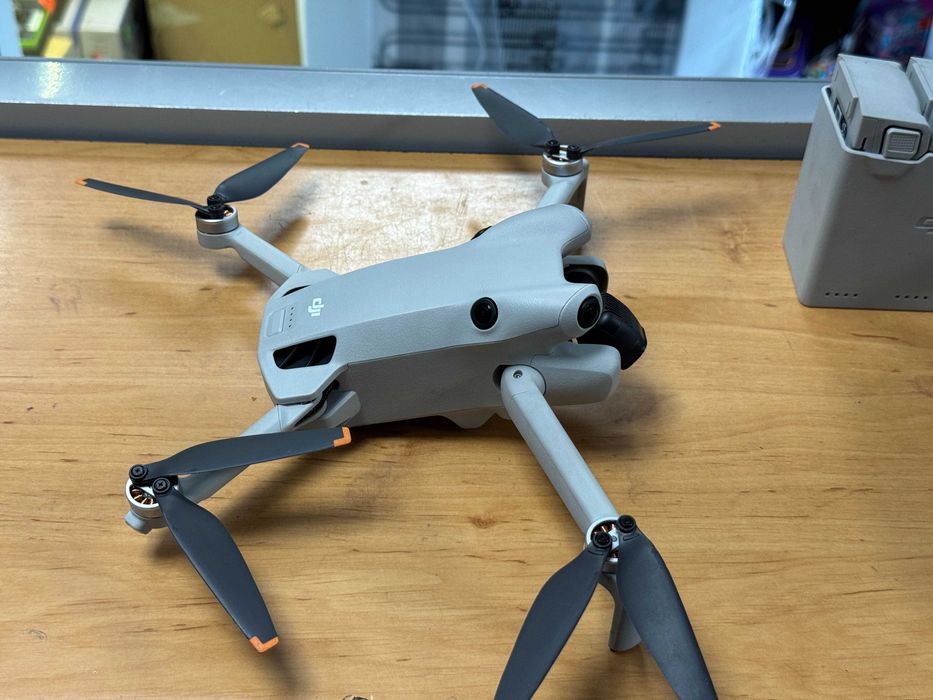 Dron DJI Mini 4 Pro Fly More Combo +kontroler RC2