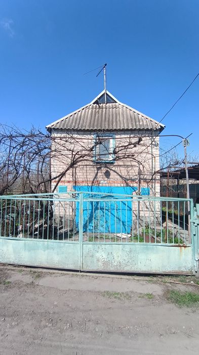 Продам дачу з будинком, гаражем і скважиною