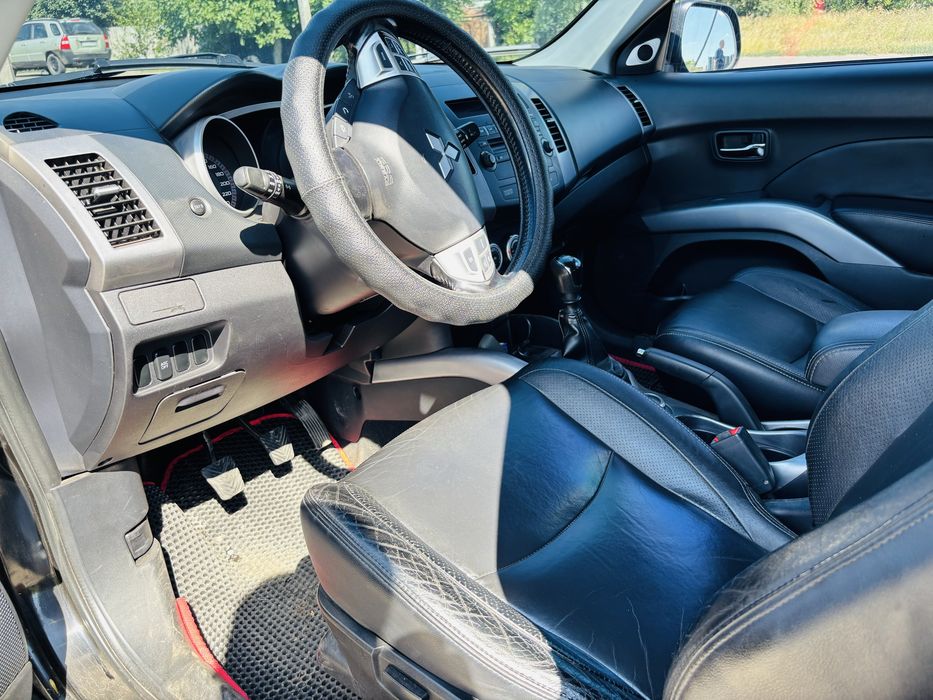 Mitsubishi Outlander XL