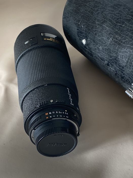 Lente Nikon AF Nikkor 80-200mm f/2.8 D ED com estojo