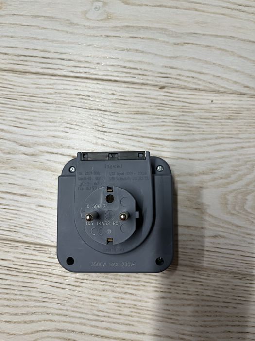 Gniazdo Legrand 2P+Z z ładowarką 2xUSB