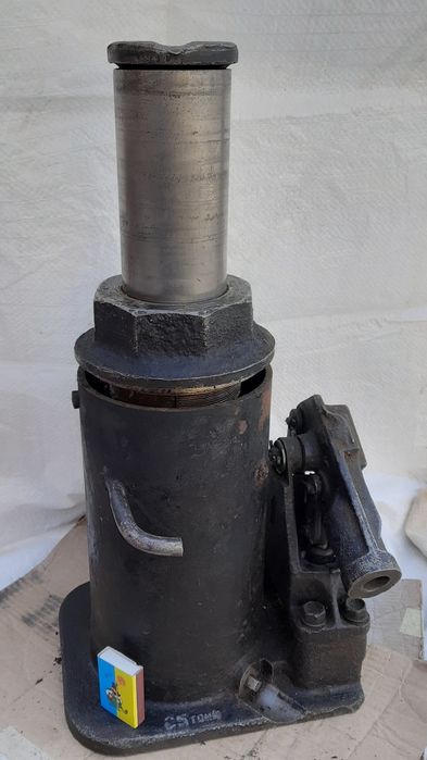 Домкрат мощный гидравлический на 25 тонн