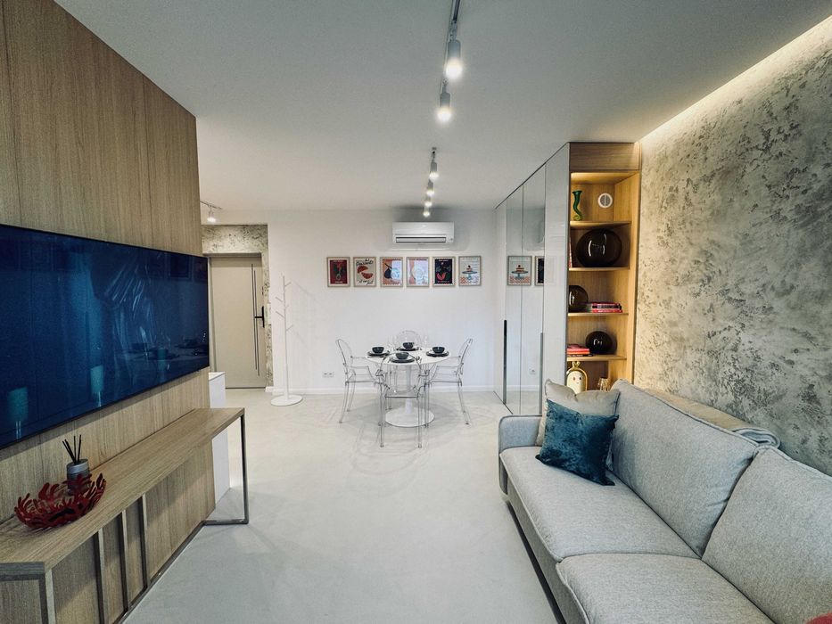 Świętokrzyska z widokiem na Pałac, parking, klimatyzacja, po remoncie