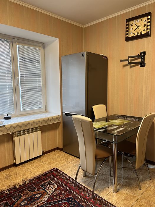 Квартира в центрі міста - Більше