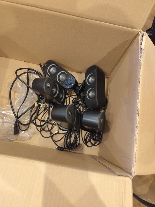Conjunto colunas com buffer Logitech x- 530