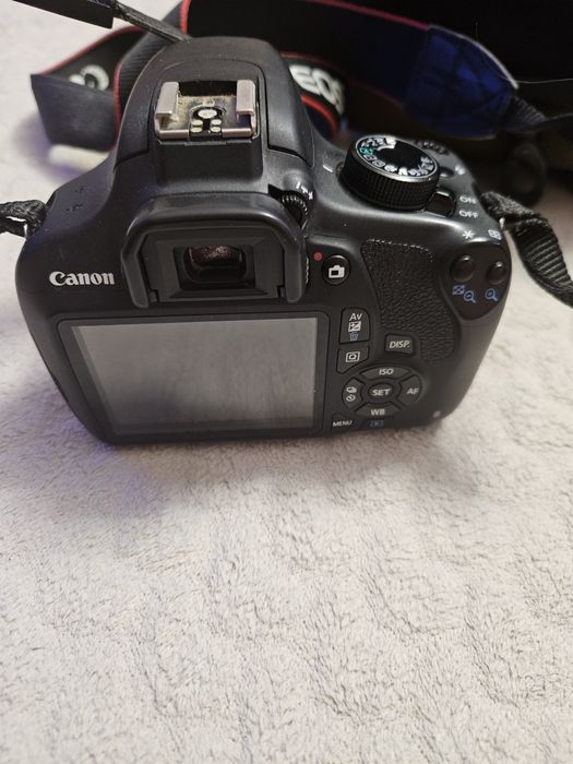 Maquina Canon 1200D+objetivo +carregador +cartão de memória +bolsa