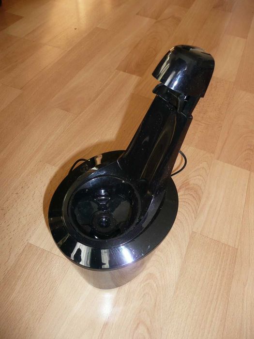 Stacja czyszcząco - ładująca do golarki Philips JC5203