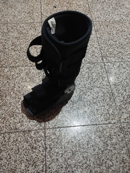 Bota.  ortopédica