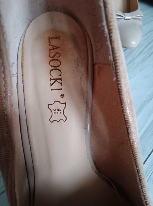 Buty na obcasie Lasocki
