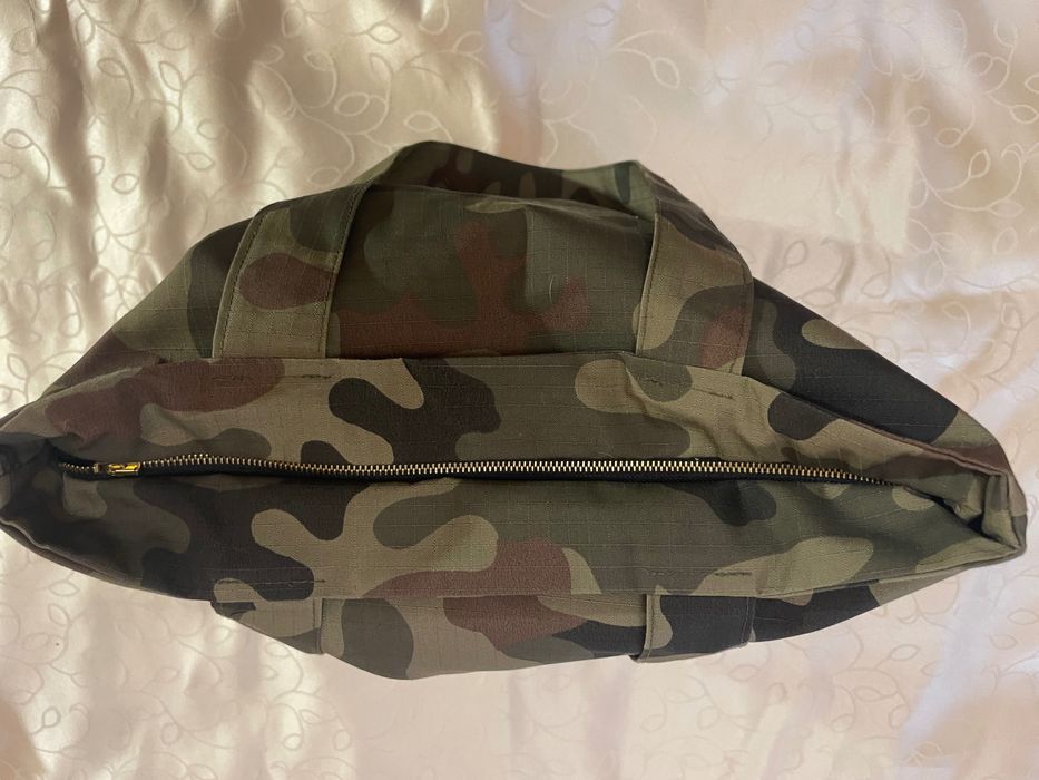 Torba w kolorze moro.