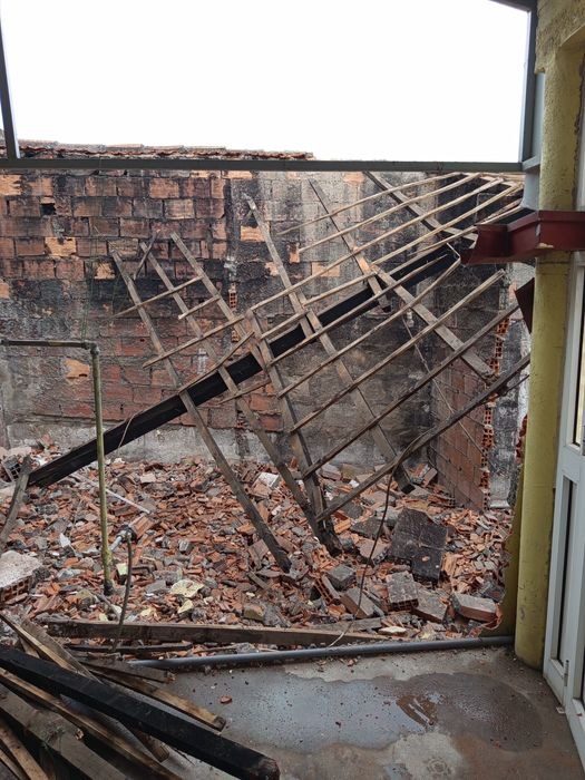 Cargas de Entulho, Terra, Madeira, Pladur, Limpeza de jardins, Pintura