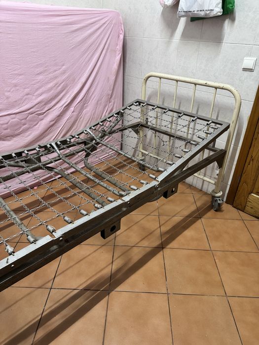 Cama hospitalar.
