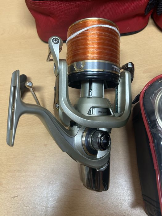 Carretos Daiwa Emblem Surf Light 45 CW como novos