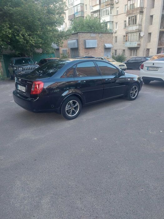 Шевролє Лачеті в гарному стані