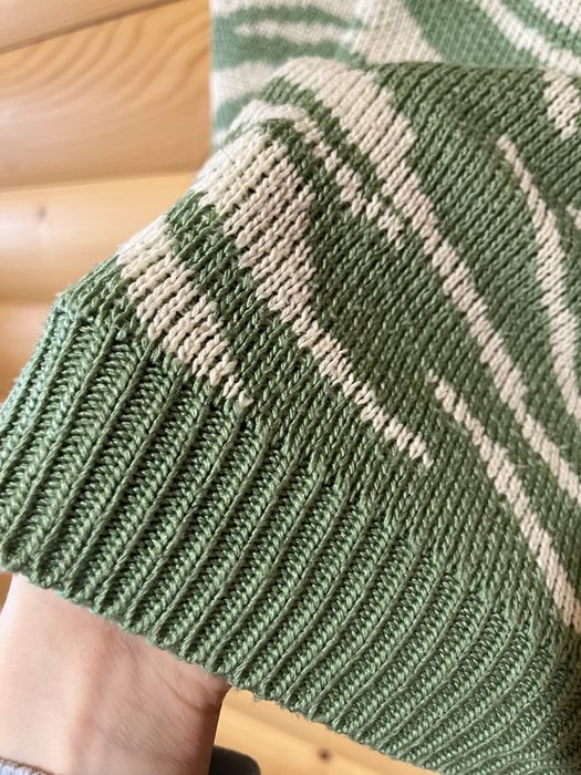 Жіночий теплий світер