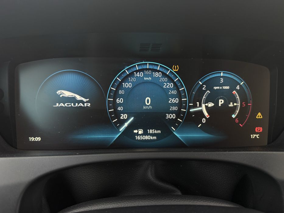 Jaguar f-pace 2016 2.0 d 2л. дизель ягуар європа